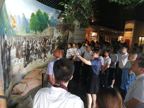 新澳天天彩免费大全和银行遭劫匪抢30余万与银行遭劫匪抢30余万元